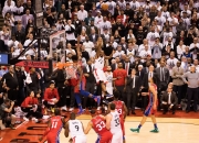 开云APP-篮球比赛场面激烈，球员拼尽全力争夺胜利的简单介绍