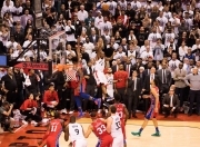 开云APP-篮球比赛场面激烈，球员拼尽全力争夺胜利的简单介绍