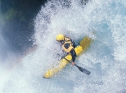 开云官网-德甲争冠战之夜，拉亚展现巨星价值，一夫当关，冠军之门