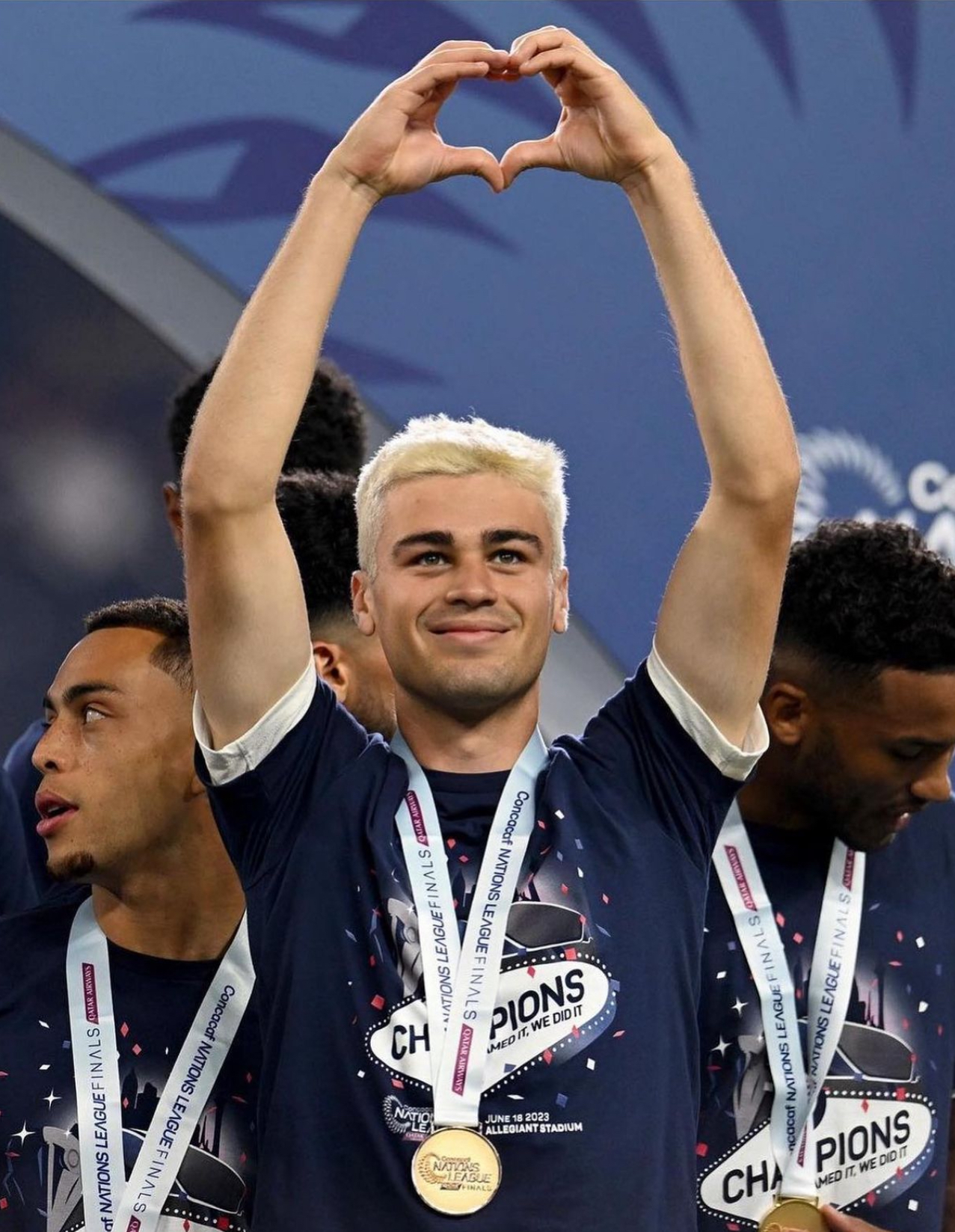 包含韩国强势马德里竞技，乔瓦尼·雷纳统治全场的词条