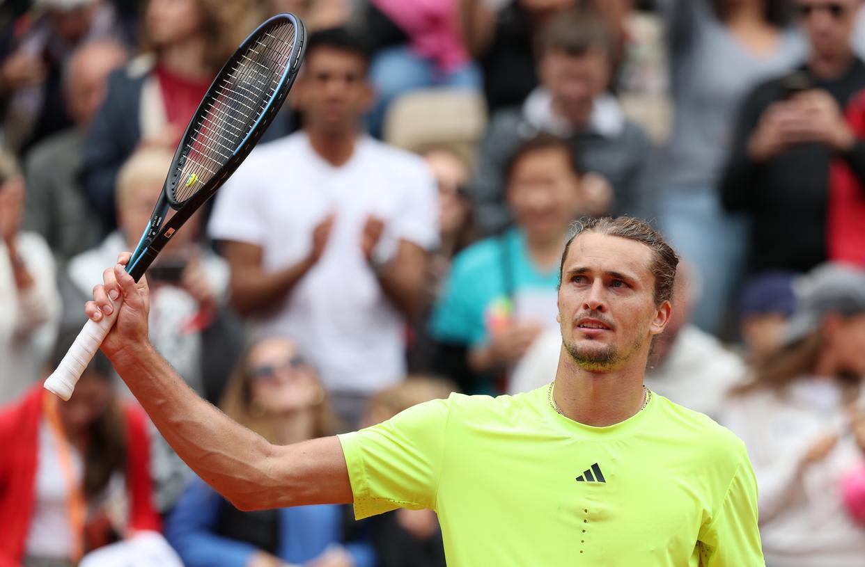 美国网球队绝杀西班牙网球队,兹维列夫完成帽子戏法的简单介绍 美国网球队绝杀西班牙网球队,兹维列夫完成帽子戏法的简单介绍