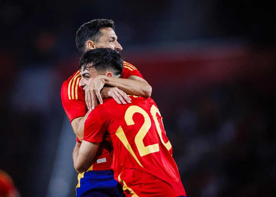 西班牙篮球队前锋助攻颇多轻松拿下一胜的简单介绍