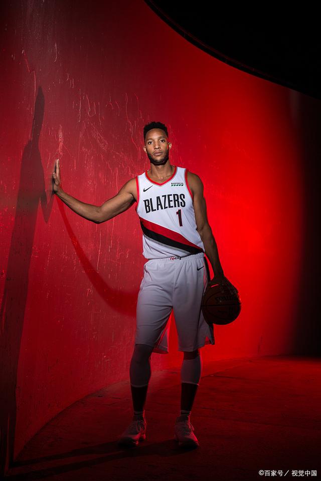 快船前锋利拉德展现全方位实力 快船前锋利拉德展现全方位实力