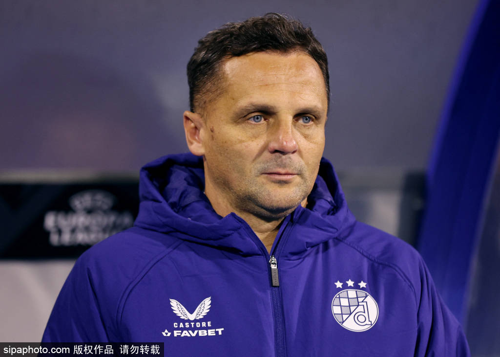 关于紧急叫停场上球员，主教练犯战术失误悔不当初的信息