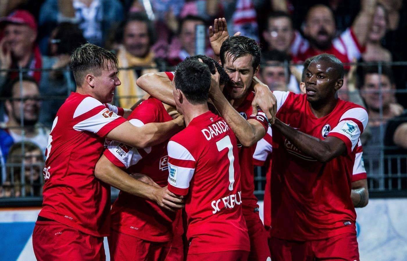 关于波鸿球员赛后致谢球迷支持，信心十足的信息