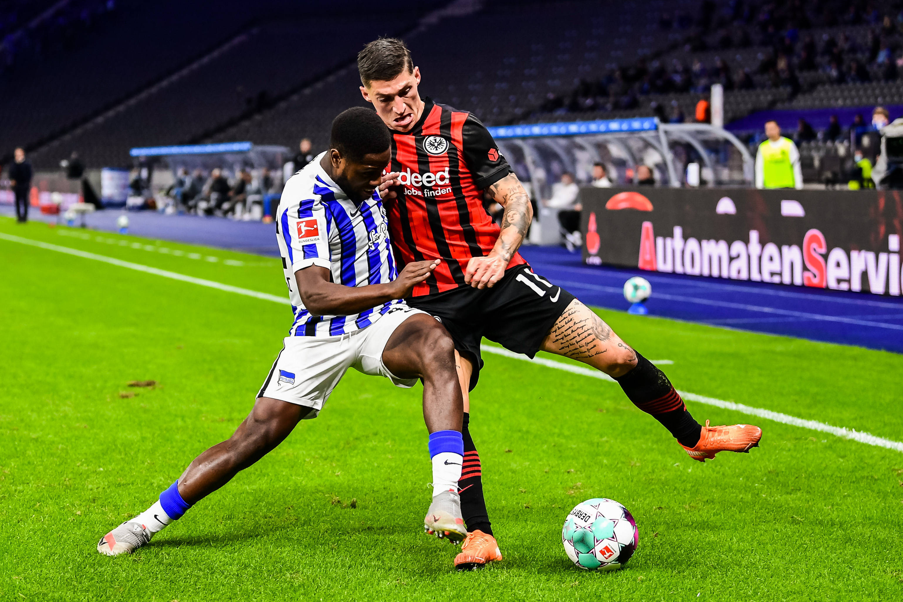 包含沃尔夫斯堡客场失利，积分榜位置下滑的词条