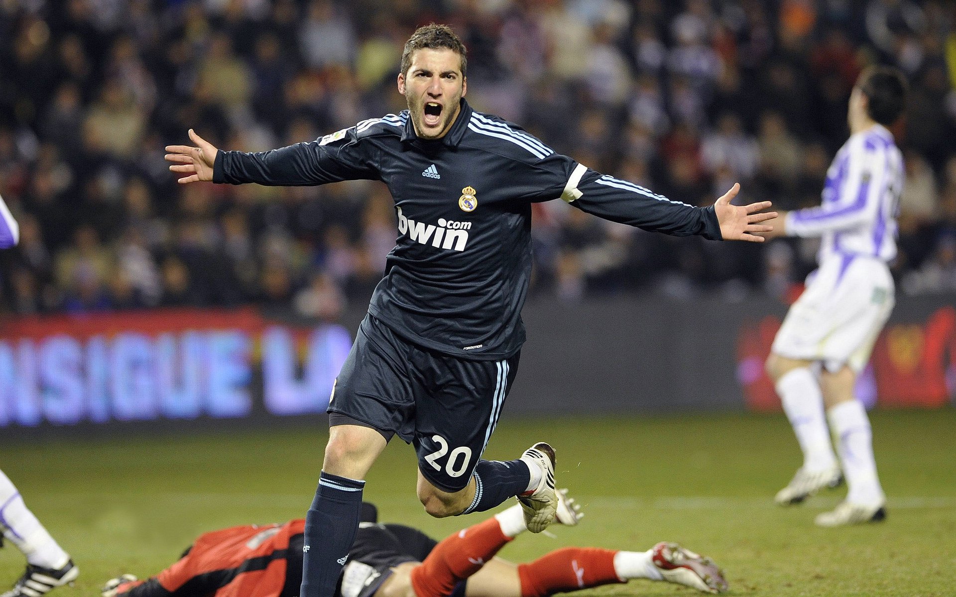 欧冠淘汰赛之夜，小贾伦·杰克逊一手掌控比赛走势的战术密码